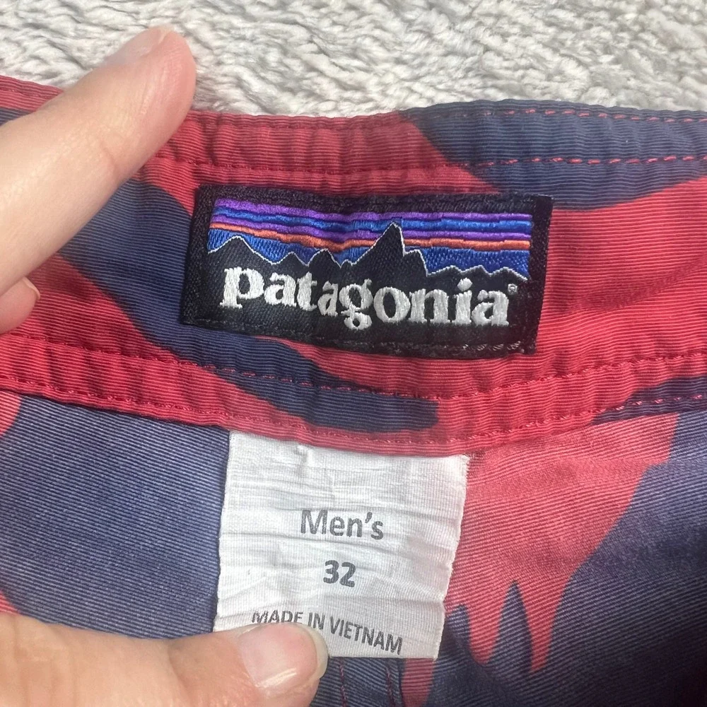 Patagonia Men's 32 Board Shorts Red Blue Camo Abstract Swim Trunks